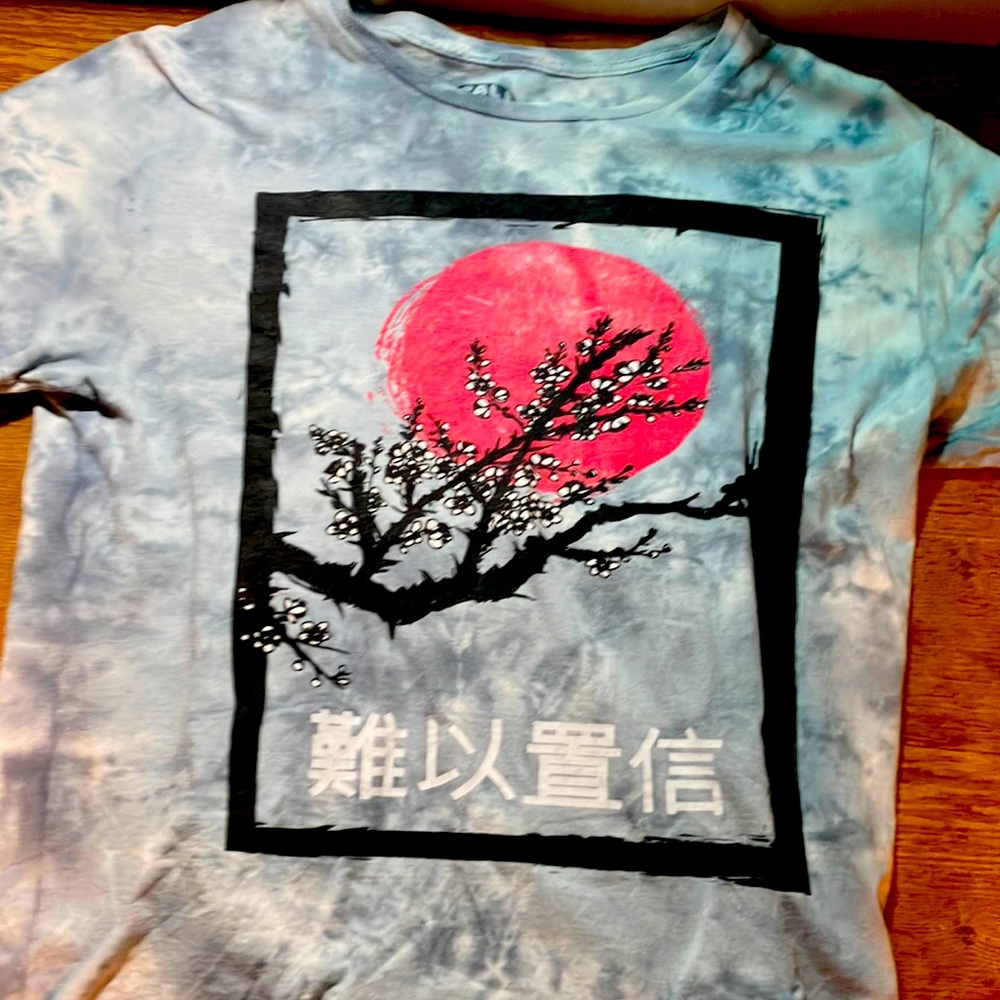 Graphic tee